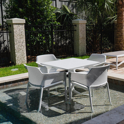 #clip-80:white #net-chair:white