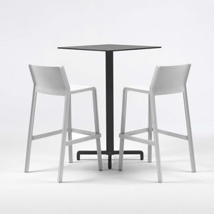 #fiore-bl:charcoal #trill-760:white