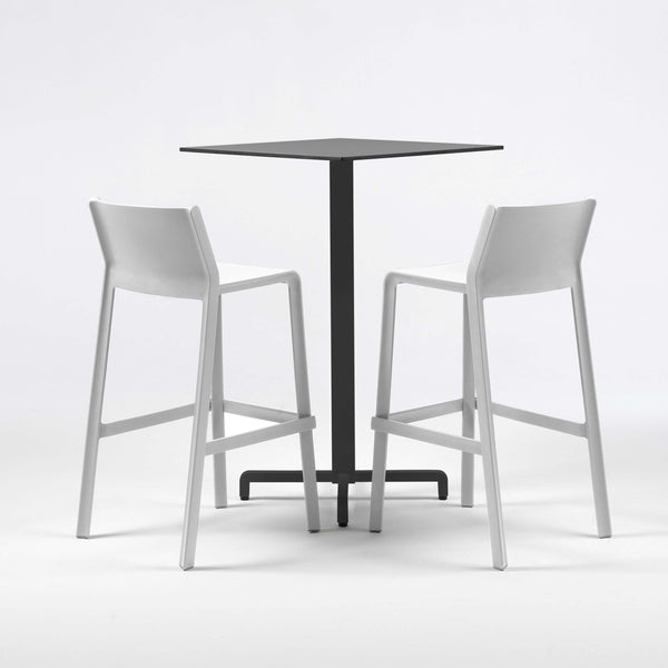 #fiore-bl:charcoal #trill-760:white