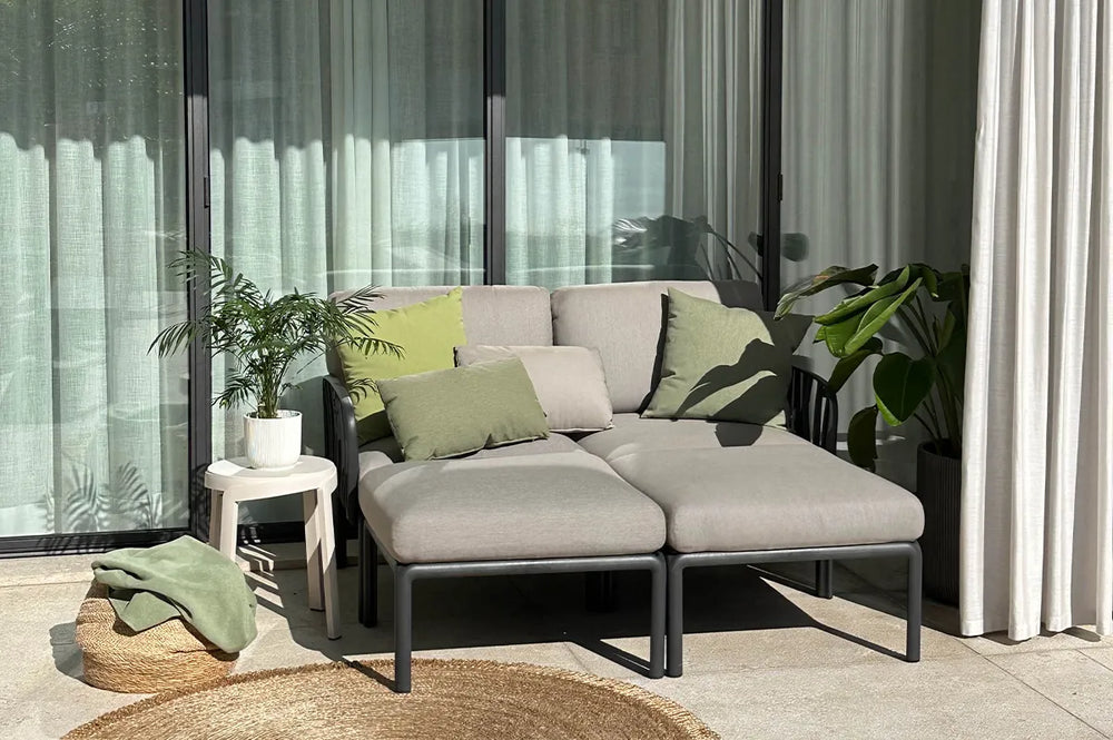 #komodo-cen:charcoal #sunbrella-cushions:grey