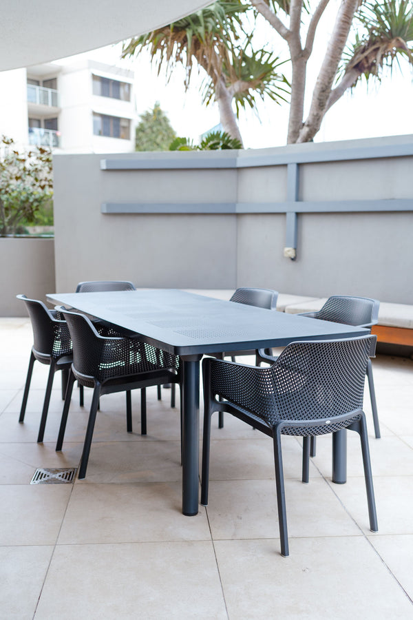 #libeccio:charcoal #net-chair:charcoal 