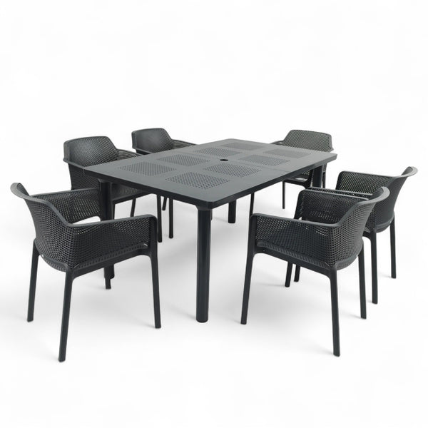 #libeccio:charcoal #net-chair:charcoal