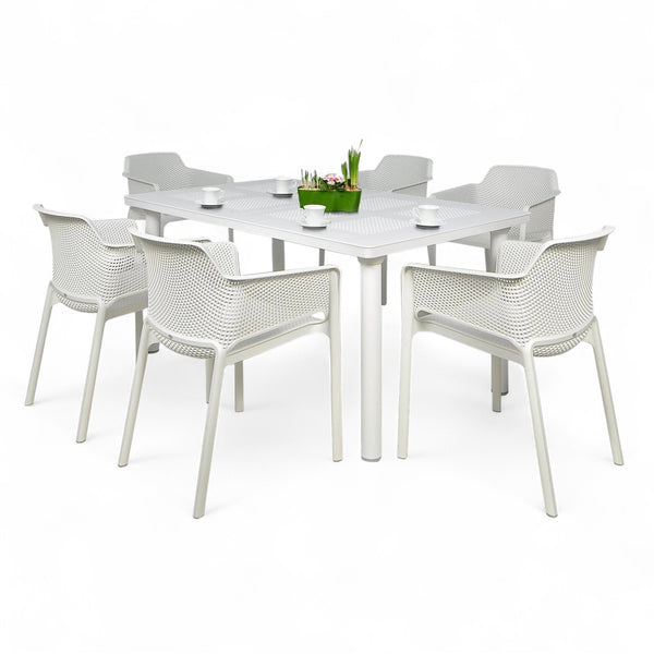 #libeccio:white #net-chair:white