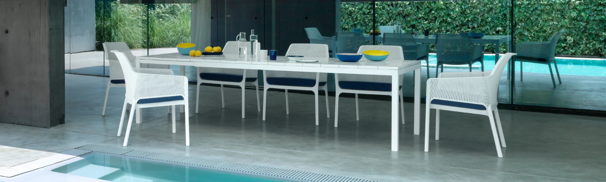 Spacious Outdoor Dining