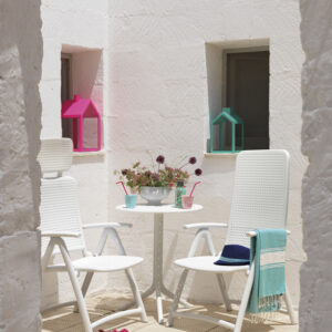 Step Table & Aquamarina Chairs- White